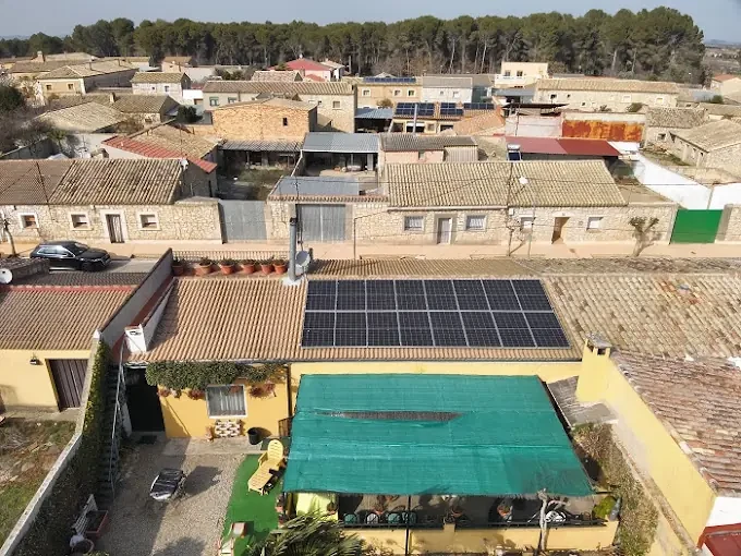 Instalación fotovoltaica en Huesca Placas solares instaladas en vivienda en Huesca